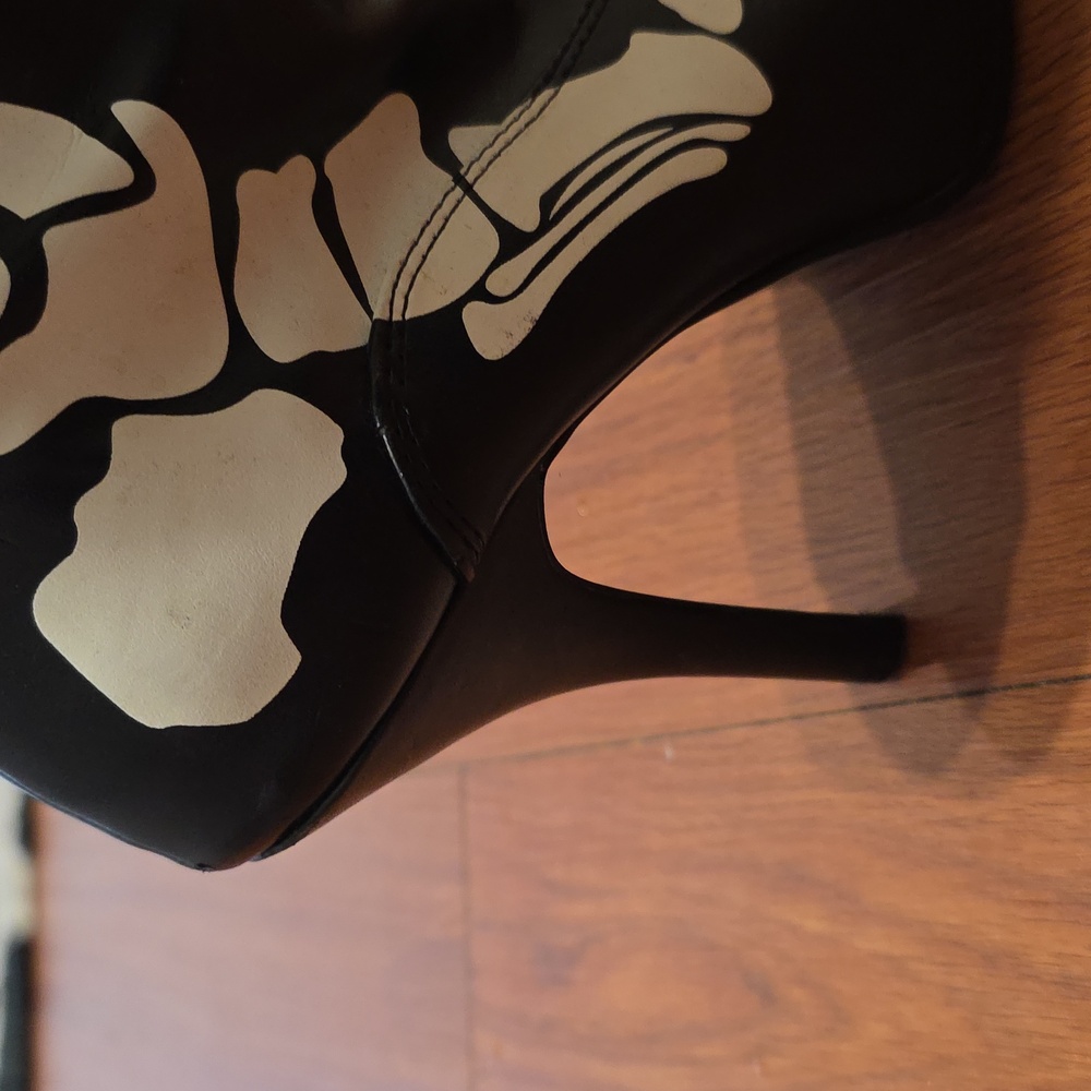 Skeleton Design Black Knee-High Boots - Picture 5 of 6